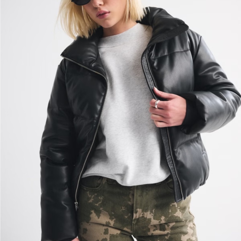 Abercrombie & Fitch Vegan Leather Short Puffer S